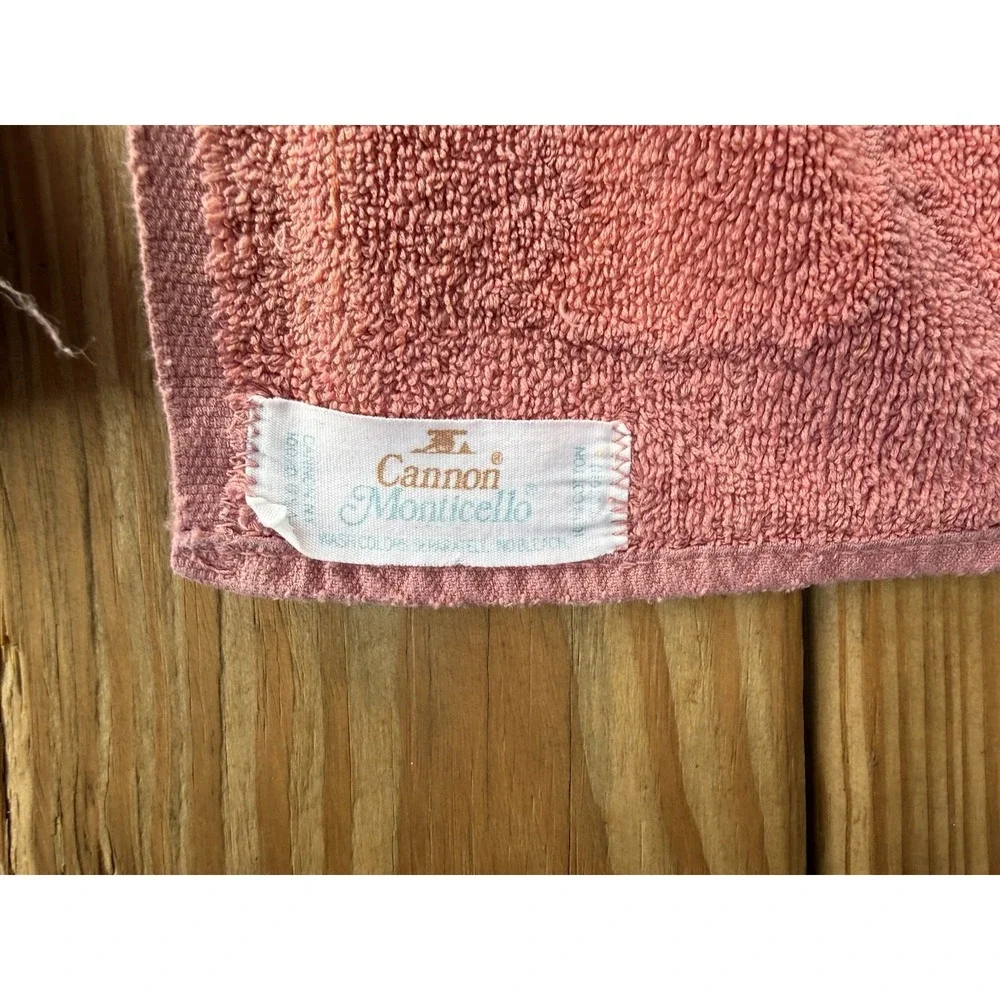2 Vintage MCM Cannon Monticello Cotton 2 Bath Towels Pink Sea Shells Floral